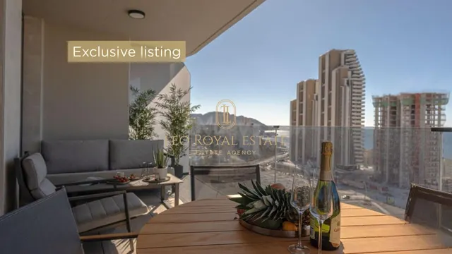 Lujoso apartamento amueblado con vistas panorámicas al mar, 