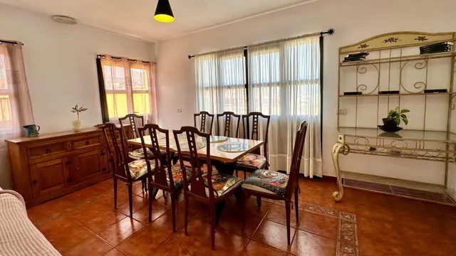 Chalet independiente con 5.318 m2 de parcela y vistas al mar en Candelaria — 11