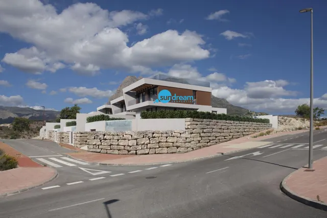 Chalet en venta con piscina privada en Finestrat — 10