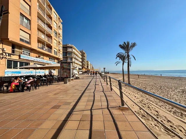 Planta baja en la playa del centro en Guardamar del Segura — 18
