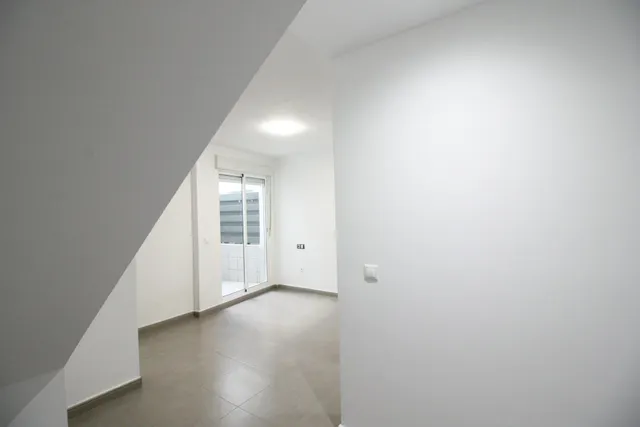 Vivienda en dos alturas con terraza privada y pérgola en Alaquàs — 16