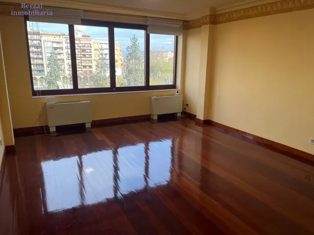 Extraordinario piso en el Espolón - foto 3