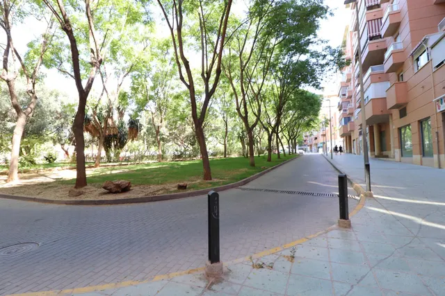 Local Comercial Insonorizado en Plaza Gaudí, Almería. — 9