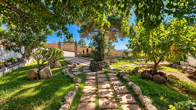 Finca exclusiva en Vilaflor · 2 viviendas, viñedo, bodega y piscina — 33