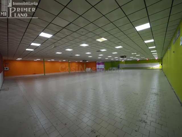 Amplio Local Comercial en Alquiler – Zona Calle Socuéllamos,