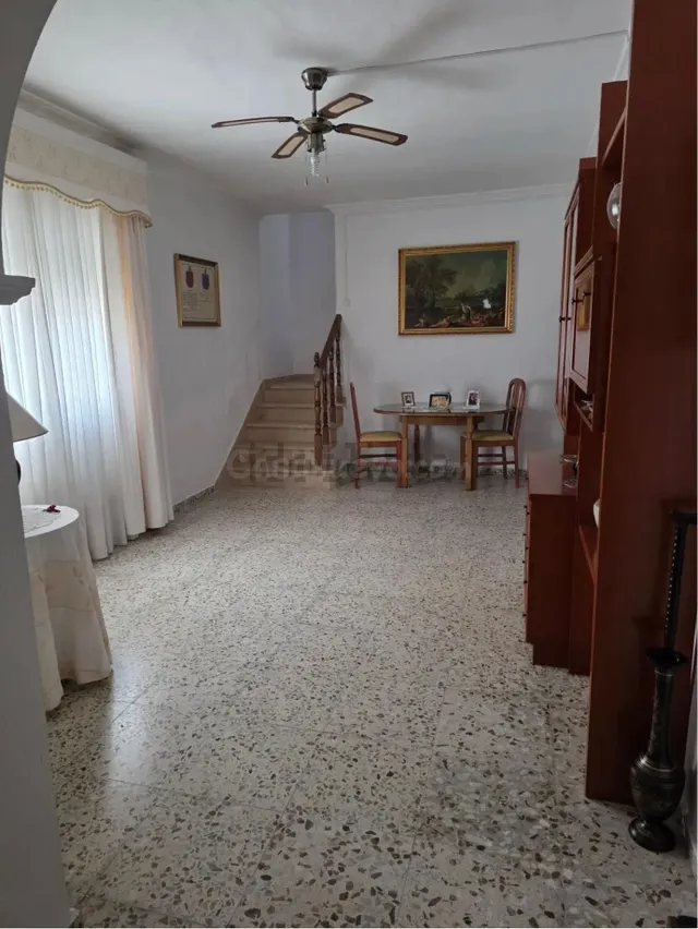 CASA DE PUEBLO EN VENTA – AMPLIA, CÓMODA Y CON GARAJE — 2