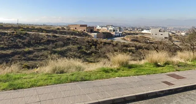 Terreno urbano en la calle Gredos, la Zubia — 2
