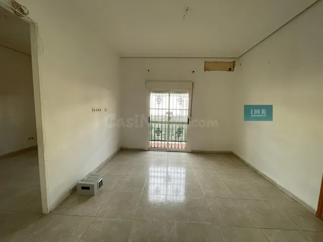¡OPORTUNIDAD! Luminoso piso de 3 dorm. con terraza en la zon - foto 3