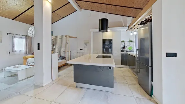 Piso Seminuevo y Exclusivo en el Corazón de Paterna - foto 2