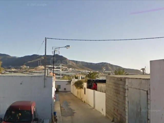 VIVIENDA UNIFAMILIAR ADOSADA OCUPADA POR PERSONA SIN JUSTO T