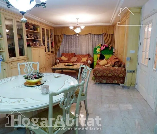 ¡CASA ESPECTACULAR! AMPLIA Y LUMINOSA CON BALCÓN Y TERRAZA — 9