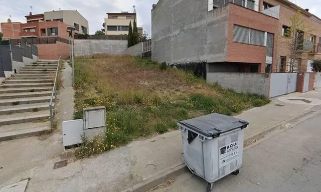 SOLAR PARA CASA ESQUINERA EN EL PADRÓ - SENTMENAT. — 2