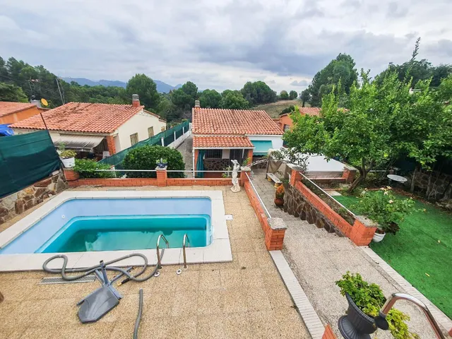 Casa independiente en venta con piscina y pozo propio en Mas d´En Gall, Esparreguera — 40