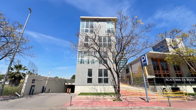EDIFICIO COMERCIAL Y DE OFICINAS EN VENTA - foto 2