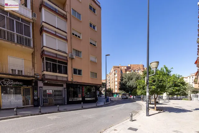 Piso para reformar junto a Plaza Einstein – 3 dormitorios y vistas despejadas — 33