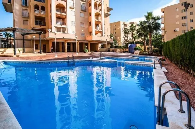 Precioso apartamento con piscina a solo 250m de la playa de 
