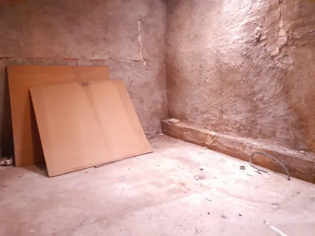 OPORTUNIDA GRAN CASA DE PUEBLO CON VIVIENDA UNIFAMILIAR Y NAV ES ANEXAS — 34