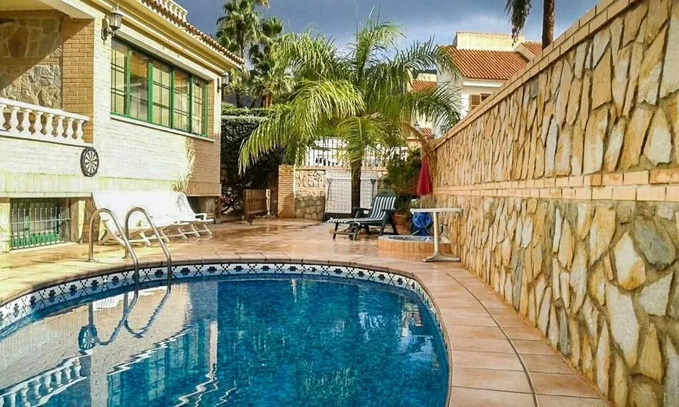 Villa 8 habitaciones 172m² en venta - Zona Sierra Helada