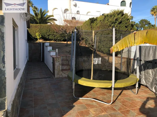 Casa familiar renovada con excelente ubicación. — 24