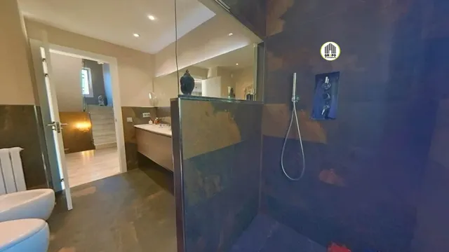 Casa reformada de tres plantas con piscina, jacuzzi, gimnasio, sauna  y vistas a parque natural — 11