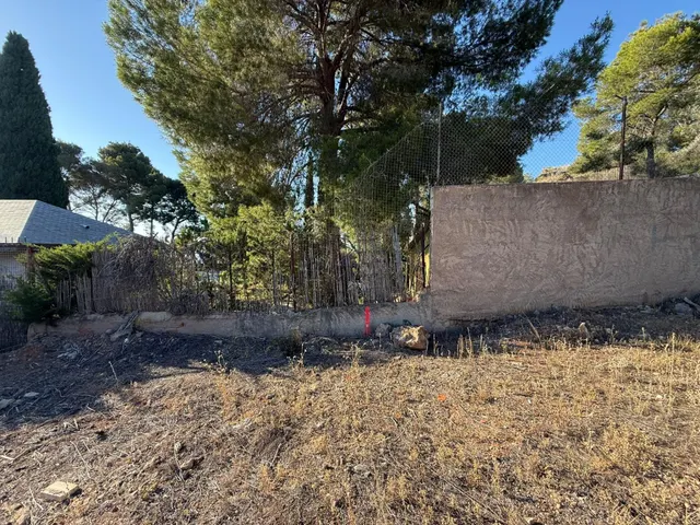 Parcela en Urbanización Los Teatinos. — 15