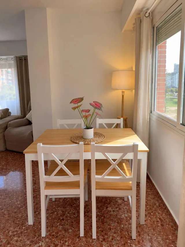Piso reformado de 4 habitaciones y 2 baños en Malilla — 17