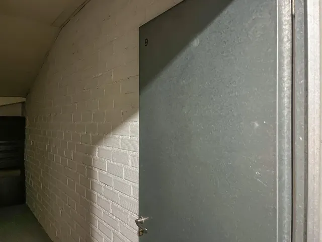 Piso con garaje y trastero en torre en Elviña — 23