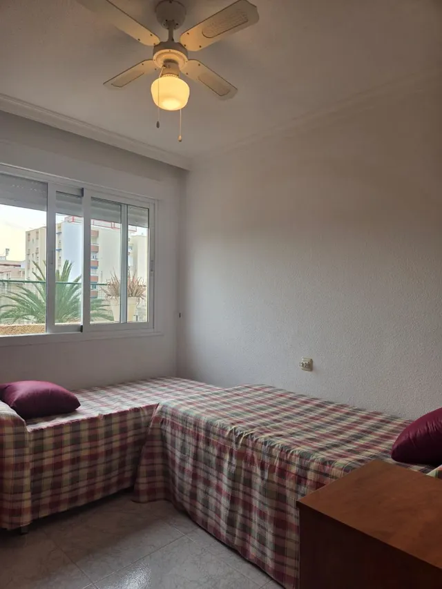 Piso de 150 m2, 4 dormitorios y garaje a un minuto de la playa — 22