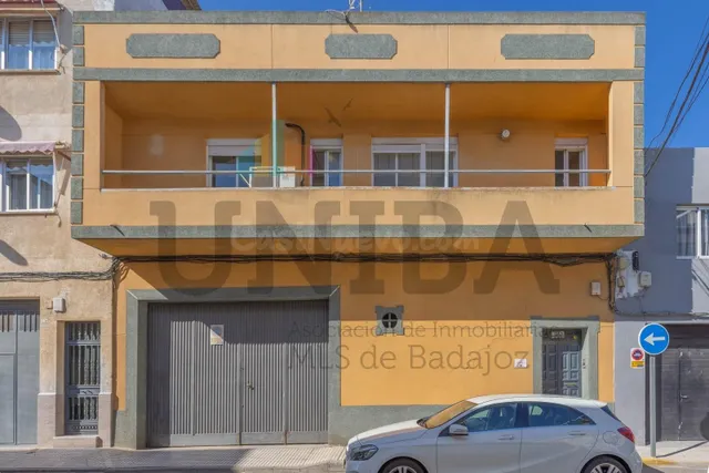 CASA EN SAN ROQUE CON COCHERA Y AMPLIA TERRAZA