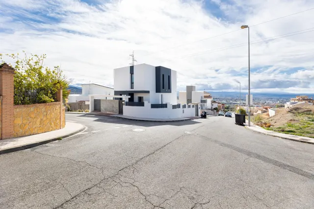 TERRENO A LA VENTA EN PELIGROS — 12