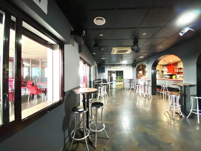 Negocio de hostelería en primera línea — 9