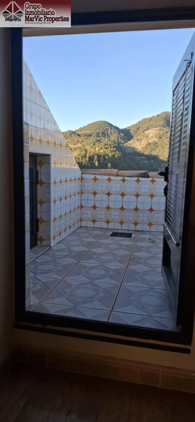 CASA DE DOS PLANTAS EN SELLA CON BUARDILLA — 29