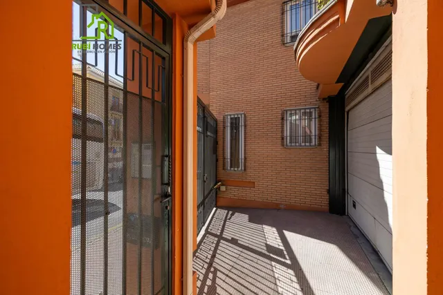 En venta casa unifamiliar en recinto cerrado en Granada capital — 34