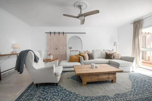 Villa exclusiva con piscina privada y casa de invitados independiente — 26