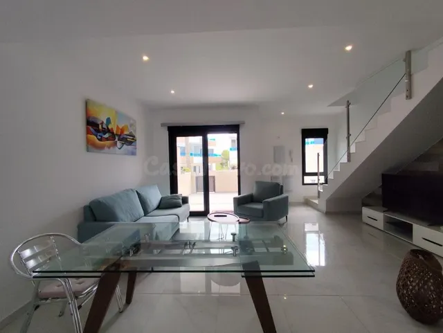 Casa adosada en venta en Bigastro con 3 dormitorios, 3 baños, solárium privado de 39 m2 y piscina comunitaria — 5
