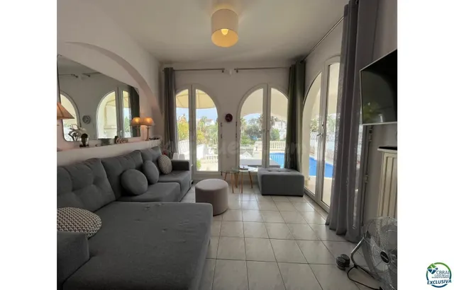 En venta casa al canal orientación sud-este , terreno de 542 - foto 4