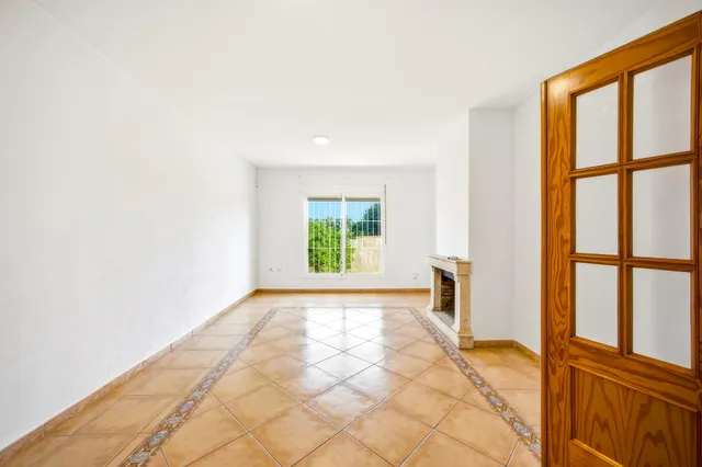 Chalet  Familiar en Zona La Dehesilla;  Tranquila y Accesible — 17