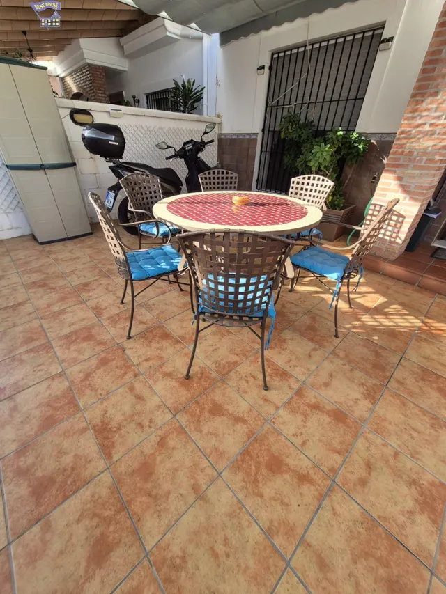 SE VENDE UNIFAMILIAR EN ZONA DEL PORTICHUELO — 12
