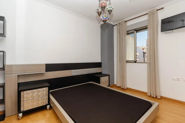 APARTAMENTO EN EL CENTRO DE TORREVIEJA CON GARAJE Y TRASTERO — 13