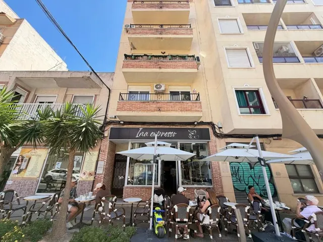 Local comercial 150m² en venta - torrevieja — 30