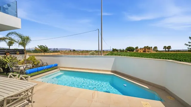Villa moderna en esquina en Daya Vieja — 4