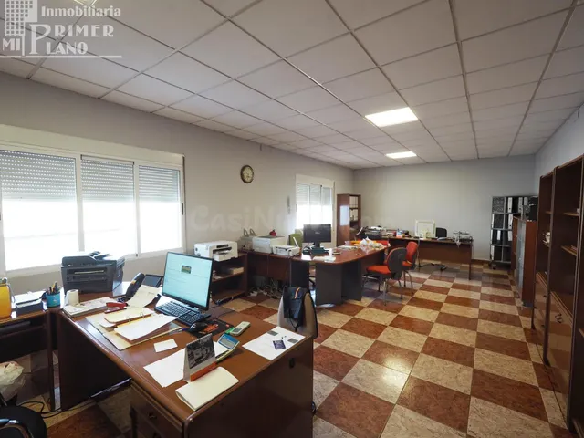 Se vende nave de 1.872 m2 construidos y 2.500 m2 de terreno  - foto 5