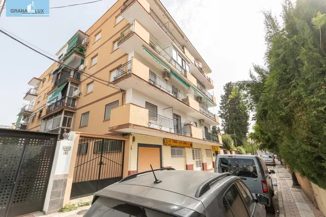 Piso 3 habitaciones en Calle Santa Margarita, junto Cmno. Bajo de Huétor — 32