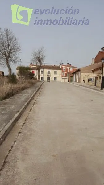 Solar en Sarracin de Burgos, 600 metros. superficie parcela, orientación sur. — 7