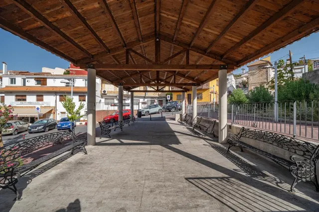 Amplio Local Comercial en Monachil - Oportunidad Única — 2