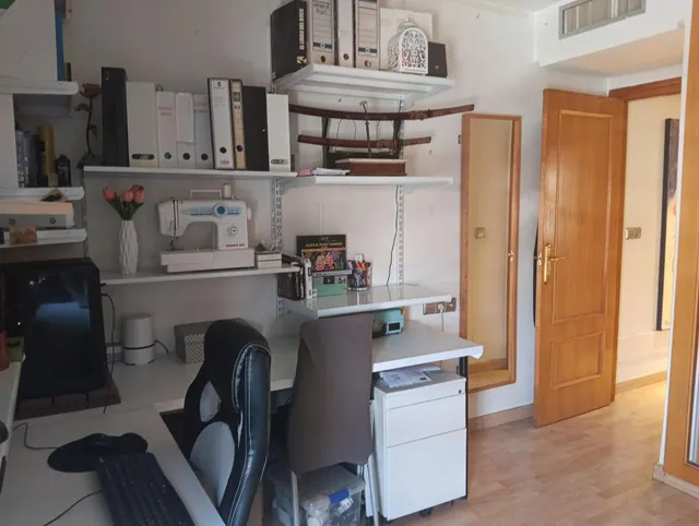 Espectacular adosado con buhardilla , apartamento independiente con baño y sin cocina, garaje doble y piscina en zona residencial premium — 39