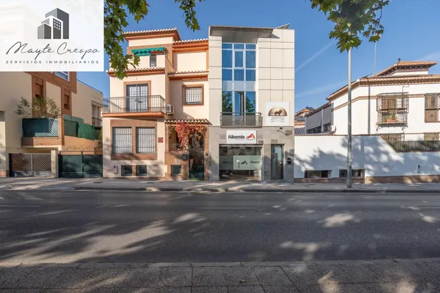Edificio de 3 plantas destinado a oficinas junto a Centro Co - foto 2