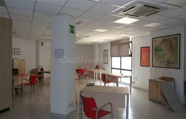 Local/oficina en planta primera dentro del centro comercial  - foto 2