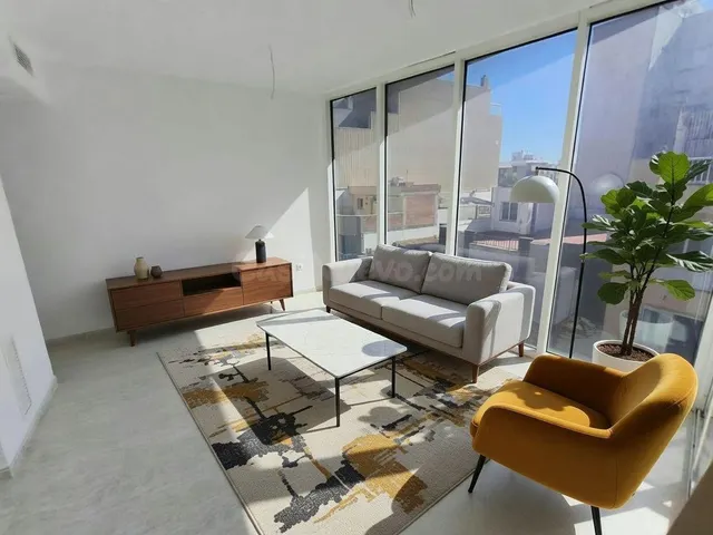 Apartamento a estrenar muy luminoso y bonito balcón