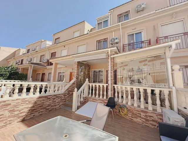 Gran adosado a un paso de La Zenia Boulevard - foto 2